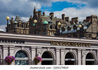 Edinburgh, Scotland - August 1st 2022 - Visiting Downtown Edingburgh During The Summer, Enjoying The Stunning Old City And Scottish Culture