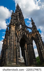 Edinburgh, Scotland - August 1st 2022 - Visiting Downtown Edingburgh During The Summer, Enjoying The Stunning Old City And Scottish Culture