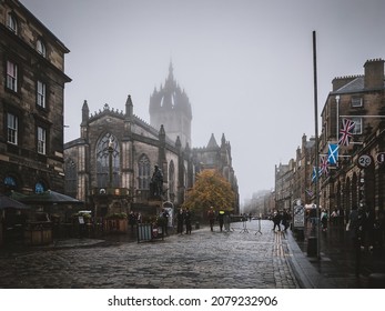 EDINBURGH, SCOTLAND - October 17 2021: St. Giles Cathedral and High Street in Edinburgh city centre.