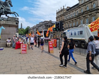 Edinburgh Scotland UK 07 20 22  Scottish Socialist Party Asking Passers By To Sign Their Petition Regarding Ending Fuel Poverty.