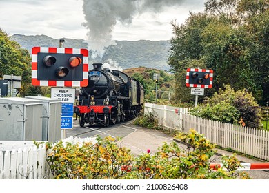 EDINBURGH, UNITED KINGDOM - Sep 17, 2020: The Jacobite Steam Train, Harry Potter Train  Edinburgh, United Kingdom 