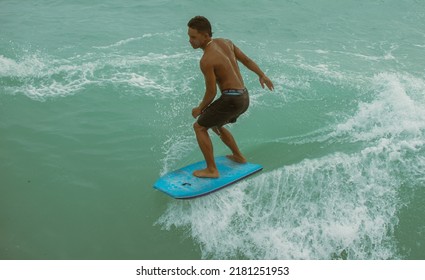 Editorial Content From People Surfing In Oahu, Honolulu, Hawai, 2022