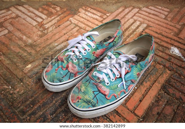 vans authentic flamingo