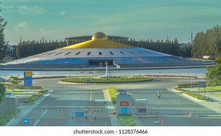 1 Temple looks like a ufo Images, Stock Photos & Vectors | Shutterstock