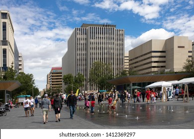 Edmonton, Alberta, Canada - July 1st, 2018: People Walking On The Streets Of Downtown And Children Playing At The Fountain, Enjoying Canada Day