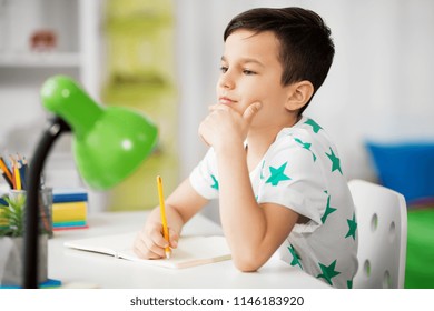 Sitting At Desk Images Stock Photos Vectors Shutterstock