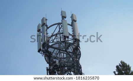 EE and Three max configuration 5G lattice tower with Huawei active antenna units