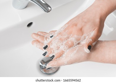 Effective Handwashing Techniques: Woman Wash Her Hands Using Palm To Palm Technique. Hand Washing Is Very Important To Avoid The Risk Of Contagion From Coronavirus And Bacteria.