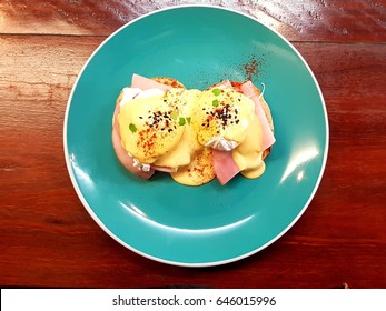 Egg Benedict With English Muffin For Breakfast Easy Food Before Work,