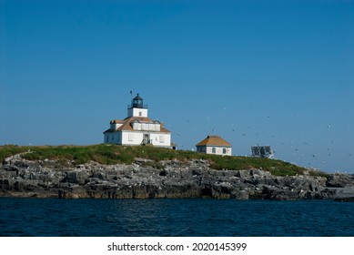 Egg Rock Lighthouse Sits On A Rocky Island In Acadia National Park, In Maine. The Island Is Part Of The Maine Coastal Islands National Wildlife Refuge, And Serves As A Protected Bird Sanctary. 