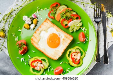 Egg in toast bread baked in the shape of a flower with fresh vegetables