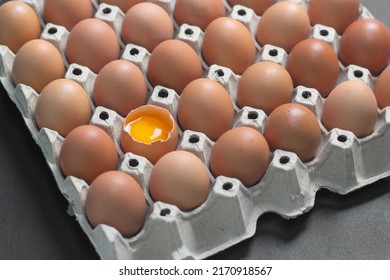 The Eggs Are Laid Out In A Stack Of Eggs. 1 Beaten Egg Yolk Indicates Freshness On A Black Background.