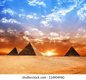 Egypt Pyramid. Historic Buildings. Panorama.