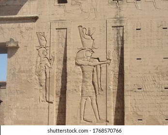 247 Egyptian hieroglyphics hands Stock Photos, Images & Photography ...