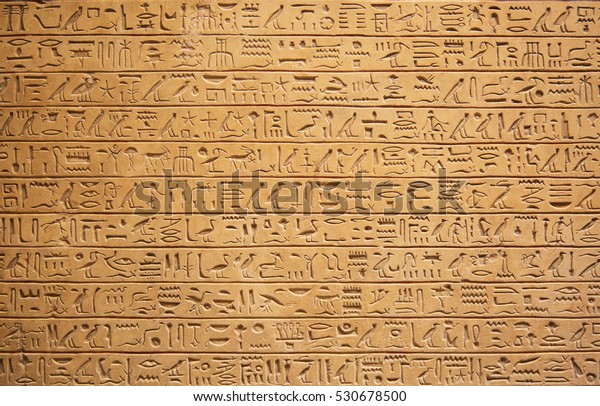 Египетские иероглифы на стене