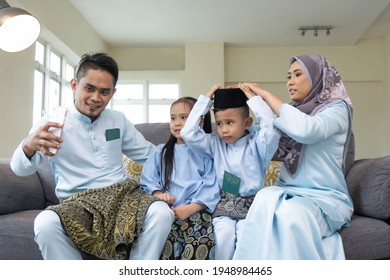 Eid Mubarak Celebration Moment, Malay Family Taking Selfie For Sweet Memories