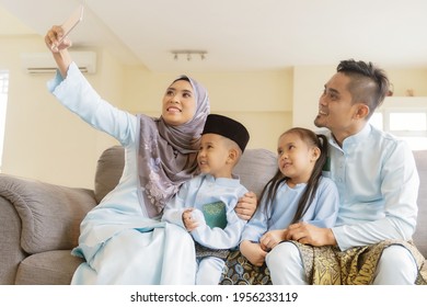 Eid Mubarak Celebration Moment, Malay Family Taking Selfie