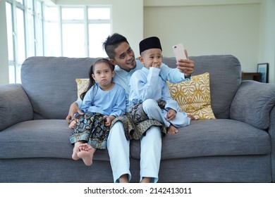 Eid Mubarak Celebration Moment, Malay Family Taking A Selfie.