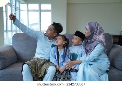 Eid Mubarak Celebration Moment, Malay Family Taking A Selfie.