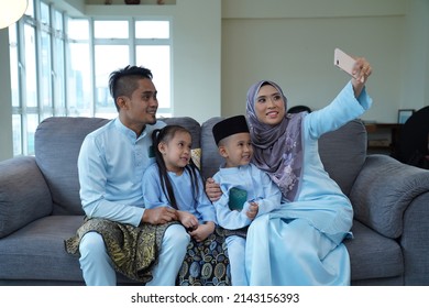 Eid Mubarak Celebration Moment, Malay Family Taking A Selfie. Mother Taking A Selfie Of Her Family.