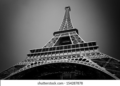 11 752 Black And White Eiffel Tower Images Stock Photos Vectors Eiffel Tower High Contrast Black 260nw 154287878