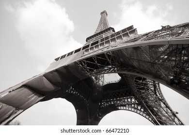 Eiffel tower in paris, France in black and white color