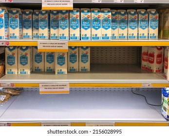 Eindhoven, The Netherlands -May 13 2022: Supermarket Empty Shelves, Grocery Store Out Of Stock.  Text: 'apologize, Temporary No Milk Available'. People Hoarding Food, Shortage. Jumbo, Boycott, Serie