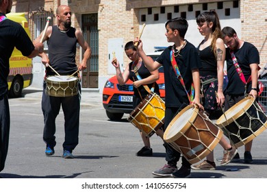 EL ALAMO, MADRID, SPAIN . MAY 5, 2019: Medieval Market. A Group Of Street Musicians Encourages The Public With Drums