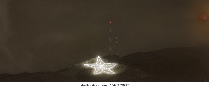 El Paso Star On A Rainy Night 