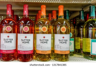 El Paso, Texas - 19 February 2019: Sutter Home White And Pink Wine.