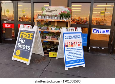 El Paso, Texas  USA: Circa January 2021  
Entrance To An Albertsons Grocery Store With A Sign Asking People To Wear A Face Mask For Protection From Corona Virus
  Another Sign Offering Free Flu Shots 