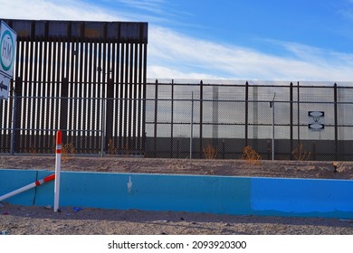 EL PASO, TX -15 DEC 2021- View Of The Wall At The Southern Border Between The United States And Mexico In El Paso, Texas With Ciudad Juarez, Mexico.