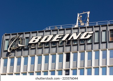 EL SEGUNDO, CA/USA - OCTOBER 13, 2014: Boeing Manufactuing Facility. Boeing Manufactures Aircraft, Rotorcraft, Rockets And Satellites. It Is The Second-largest Defense Contractor In The World.
