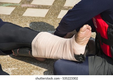 Elastic Bandage Apply Pressure Immobilized Technique Or PIT Wind Around Left Leg