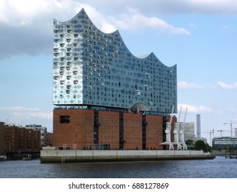  Elbe Philharmonic Concert Hall, Hamburg (D): close horizontal view with blue sky with clouds on background.