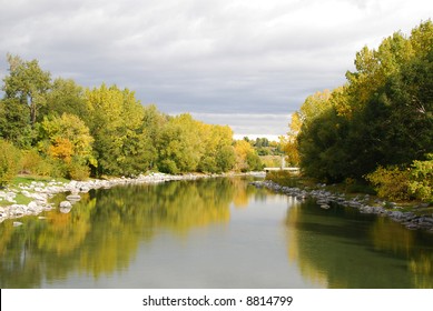 Elbow River Of Calgary Downtown In Fall