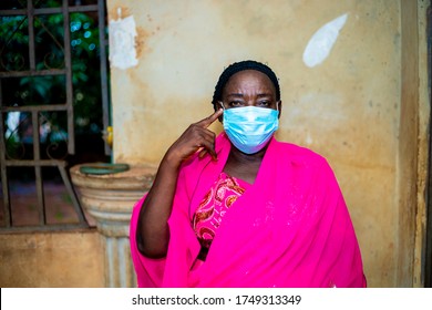 Elderly Black African Woman Wearing Face Mask  Influencing Others People To Use Face Mask When Going Out . Black Senior Woman Showing People How To Use Nose Masks