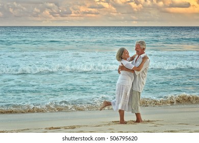 21,893 Old Couple At The Beach Images, Stock Photos & Vectors ...