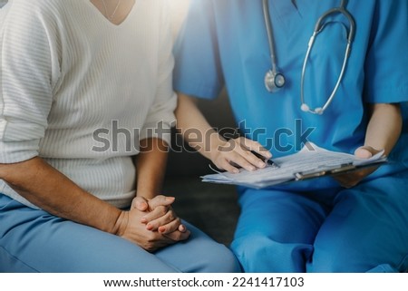 Elderly health checkups with a physician or psychiatrist who works with patients who are consulted about male or psychiatric diagnosis in a medical clinic or hospital mental health service.