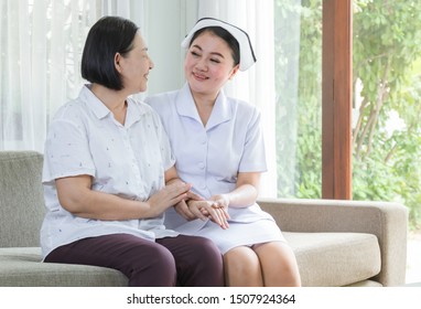 Imagenes Fotos De Stock Y Vectores Sobre Nurse Elderly Care