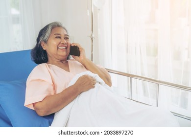 Elderly Patients In Hospital Bed Patients Using Smart Phone Call To Descendant Relatives Feel Happiness - Medical And Healthcare Concept