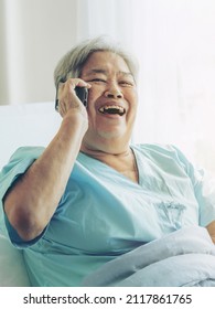 Elderly Patients In Hospital Bed Patients Using Smart Phone Call To Descendant Relatives Feel Happiness - Medical And Healthcare Concept