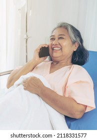 Elderly Patients In Hospital Bed Patients Using Smart Phone Call To Descendant Relatives Feel Happiness - Medical And Healthcare Concept