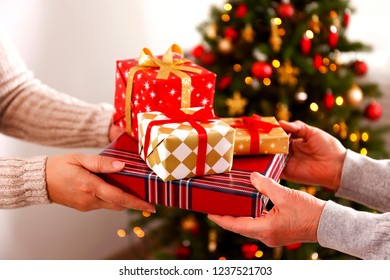 Fotos Imagenes Y Otros Productos Fotograficos De Stock Sobre Nursing Home Christmas Shutterstock
