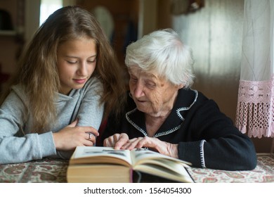 Grandmother Little Girl Granddaughter Reading Book Stock Photo ...