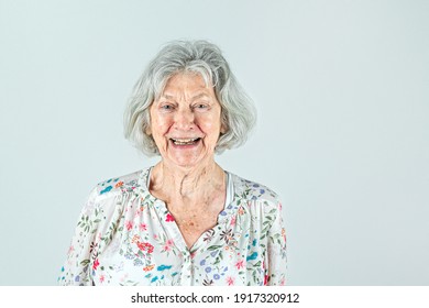 おばあさん の画像 写真素材 ベクター画像 Shutterstock