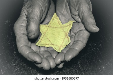 An elderly woman holds the Star of David. Day of Remembrance
