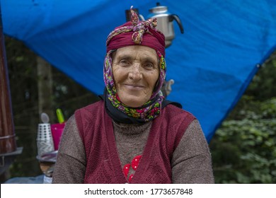 Elderly Woman Sells Corn Tourists One Stock Photo 1773657848 | Shutterstock