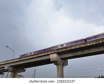 An Electric Car Parked On The Sky Rail At The Time Of The Rain, The Atmosphere Was Gloomy.