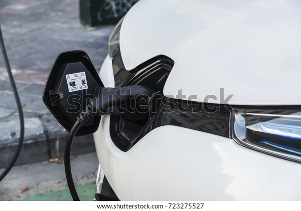 Electric car recharging batteries at a\
recharge point on a street in Brussels,\
Belgium